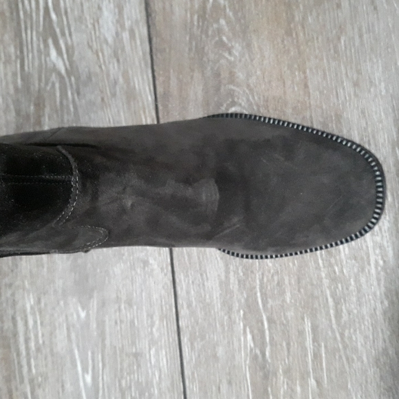 Via Spiga dark grey suede zip ankle boots. Size 5.5. Mint condition - Picture 4 of 12